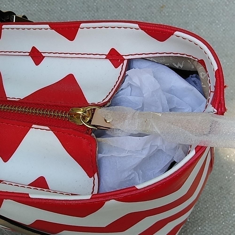 Kate Spade South of Border Medium Harmony Chevron Red and White Tote Bag - Picture 5 of 16